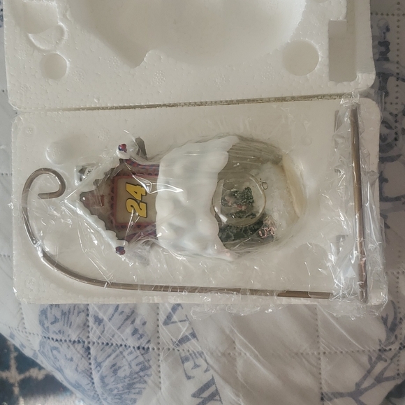 Jeff Gordon limited series snowglobe ornament with stand - Picture 2 of 4